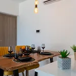 Flair - 1-bedroom & Balcony In Apartment