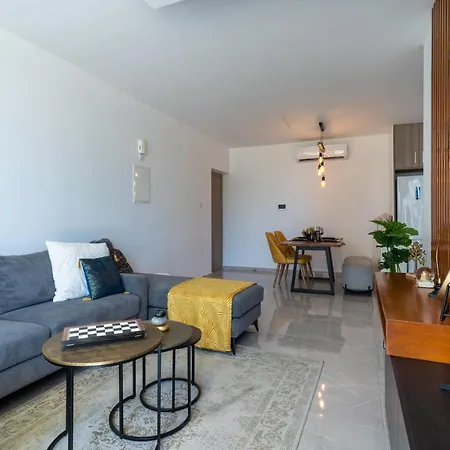 Flair - 1-bedroom & Balcony In Daire Larnaca