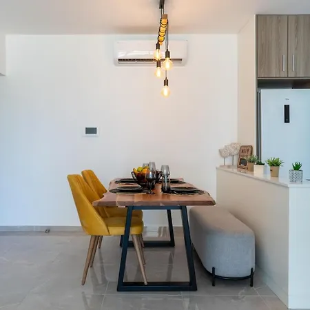 Daire Flair - 1-bedroom & Balcony In Larnaca