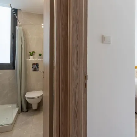 Flair - 1-bedroom & Balcony In Daire