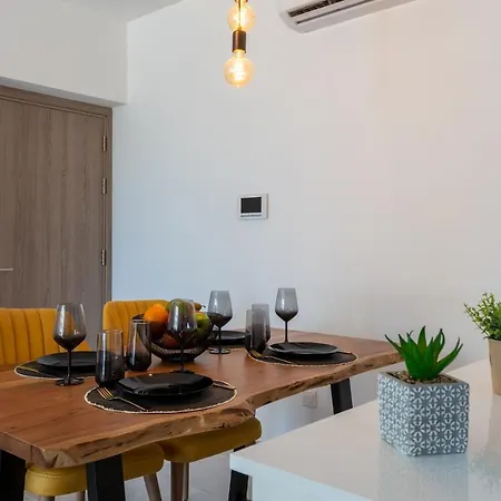 Flair - 1-bedroom & Balcony In Daire