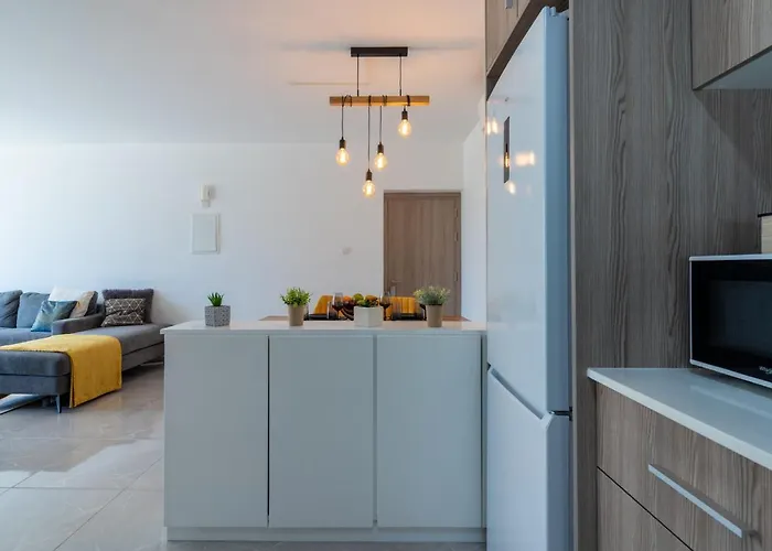 Flair - 1-bedroom & Balcony In Larnaca