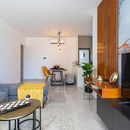 Flair - 1-bedroom & Balcony In Lägenhet *